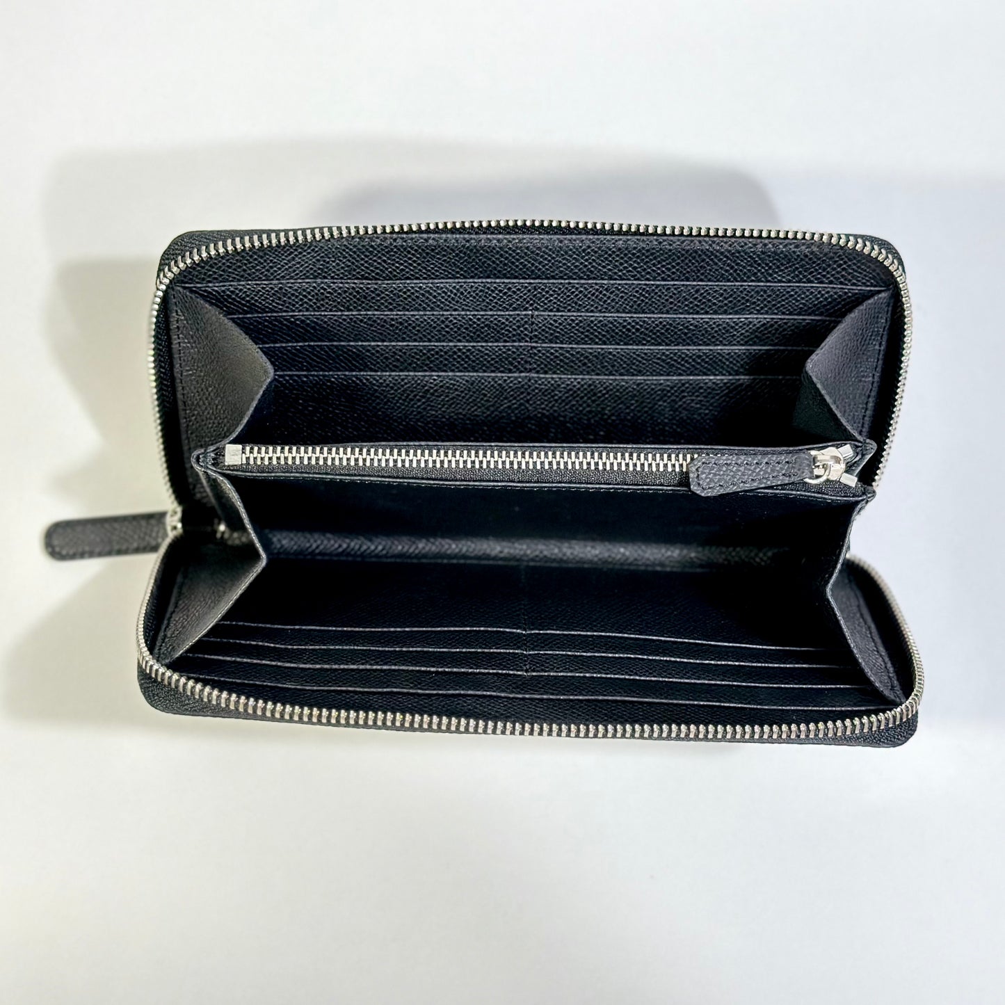 Round Fastener Long Wallet - black